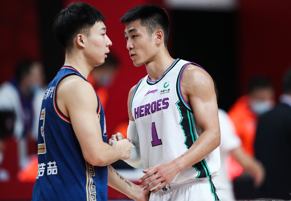 关于转折点莱比锡外线爆发；CBA季后赛今夜攻防权衡；底气十足；临场指挥获称赞的信息