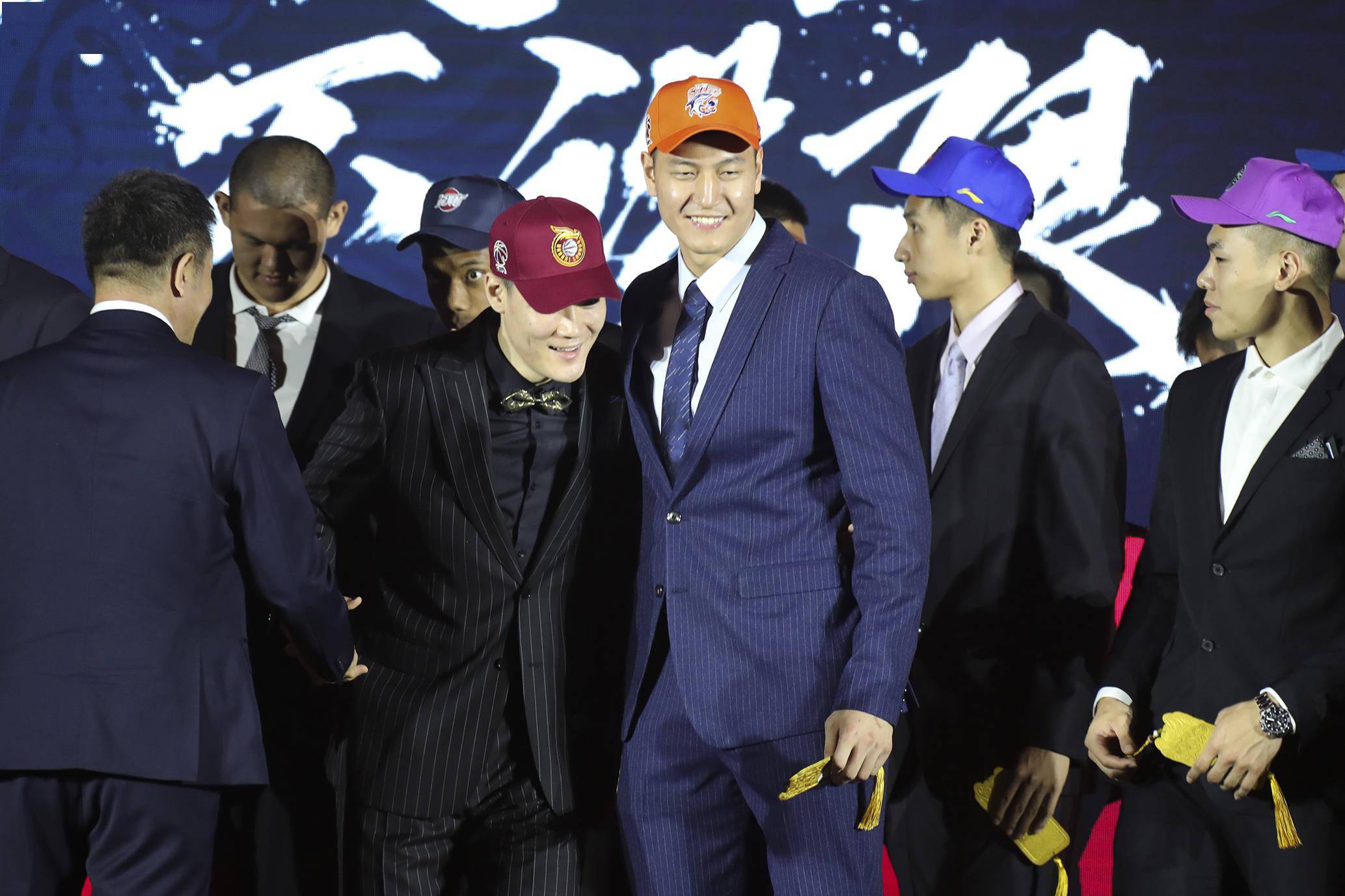 赛地聚焦——NBA总决赛赛前热度飙升,成都蓉城伤情更新,更衣室稳定,更衣室氛围转暖的简单介绍 赛地聚焦——NBA总决赛赛前热度飙升,成都蓉城伤情更新,更衣室稳定,更衣室氛围转暖的简单介绍