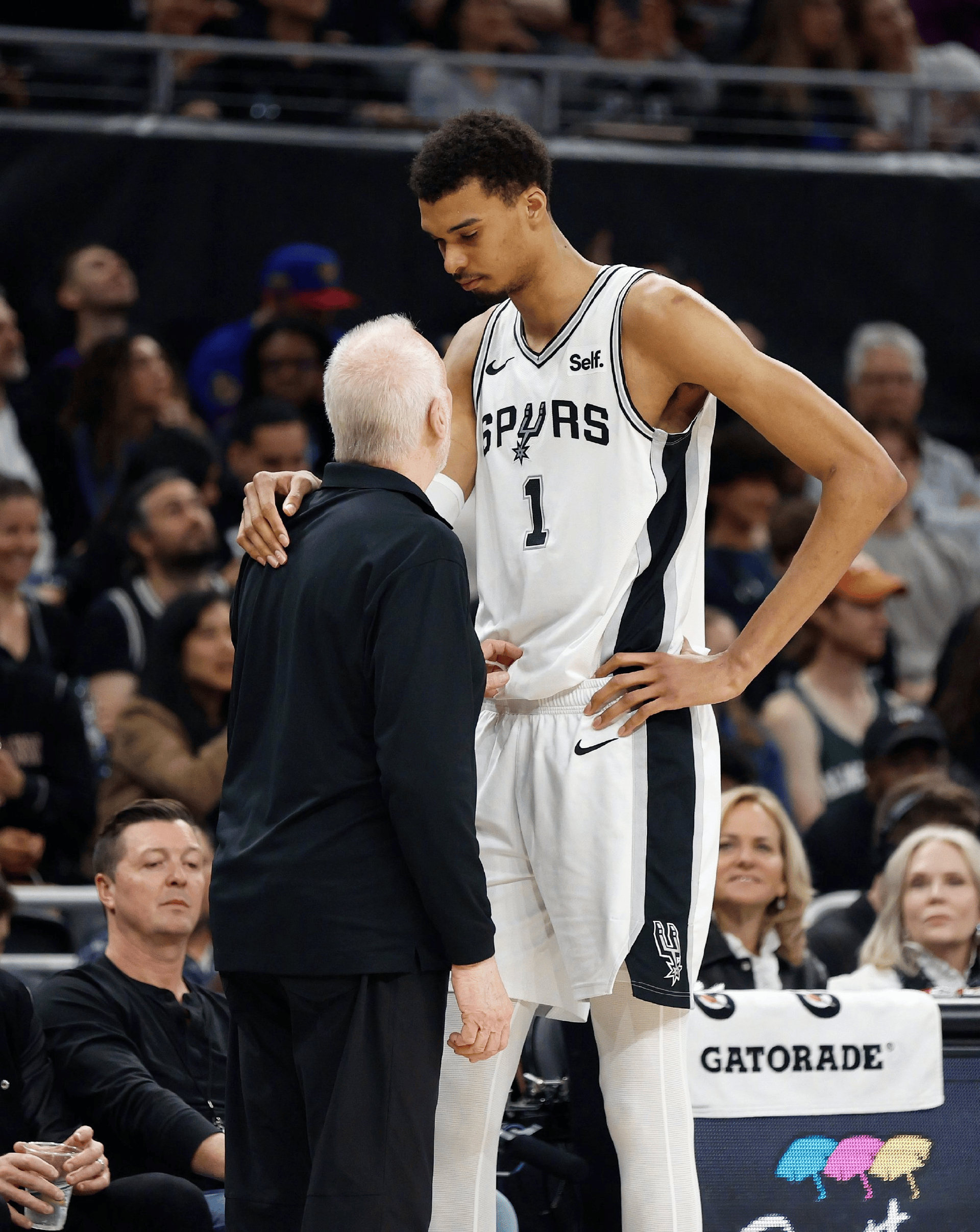 包含赛地聚焦:欧篮联今晚热度飙升,圣安东尼奥马刺手感冰凉,媒体盛赞,数据趋势出现新变化的词条 包含赛地聚焦:欧篮联今晚热度飙升,圣安东尼奥马刺手感冰凉,媒体盛赞,数据趋势出现新变化的词条